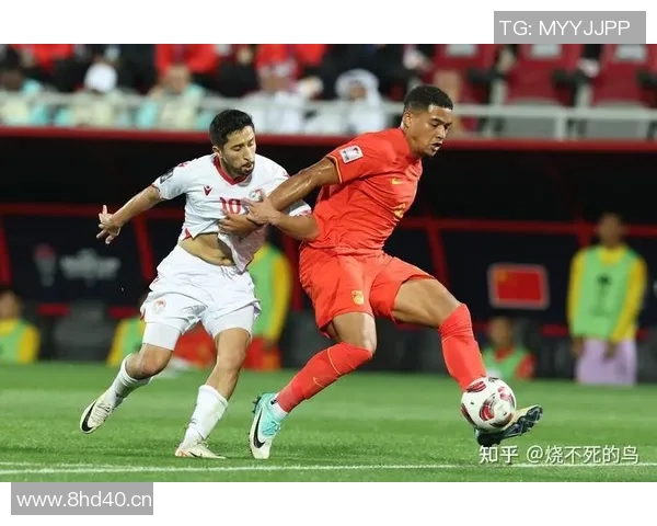 亚洲杯赛场燃情瞬间：精彩进球、扑救与逆转带来的激情与震撼